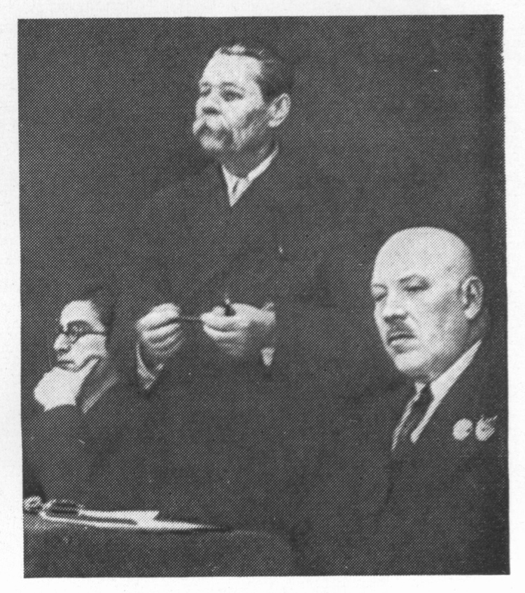 Мих. Кольцов, А. М. Горький и Д. Бедный на совещании художественной интеллигенции. 1935 г.